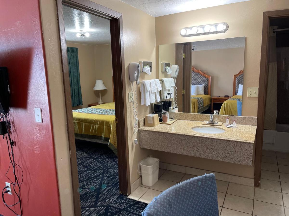 Hotel &