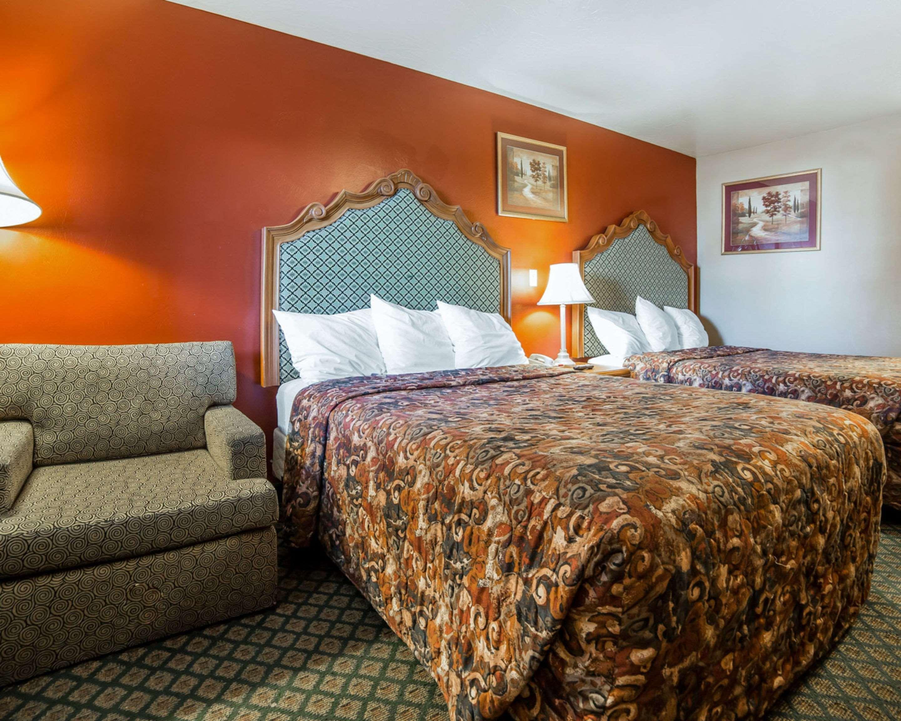 Hotel & Riverton