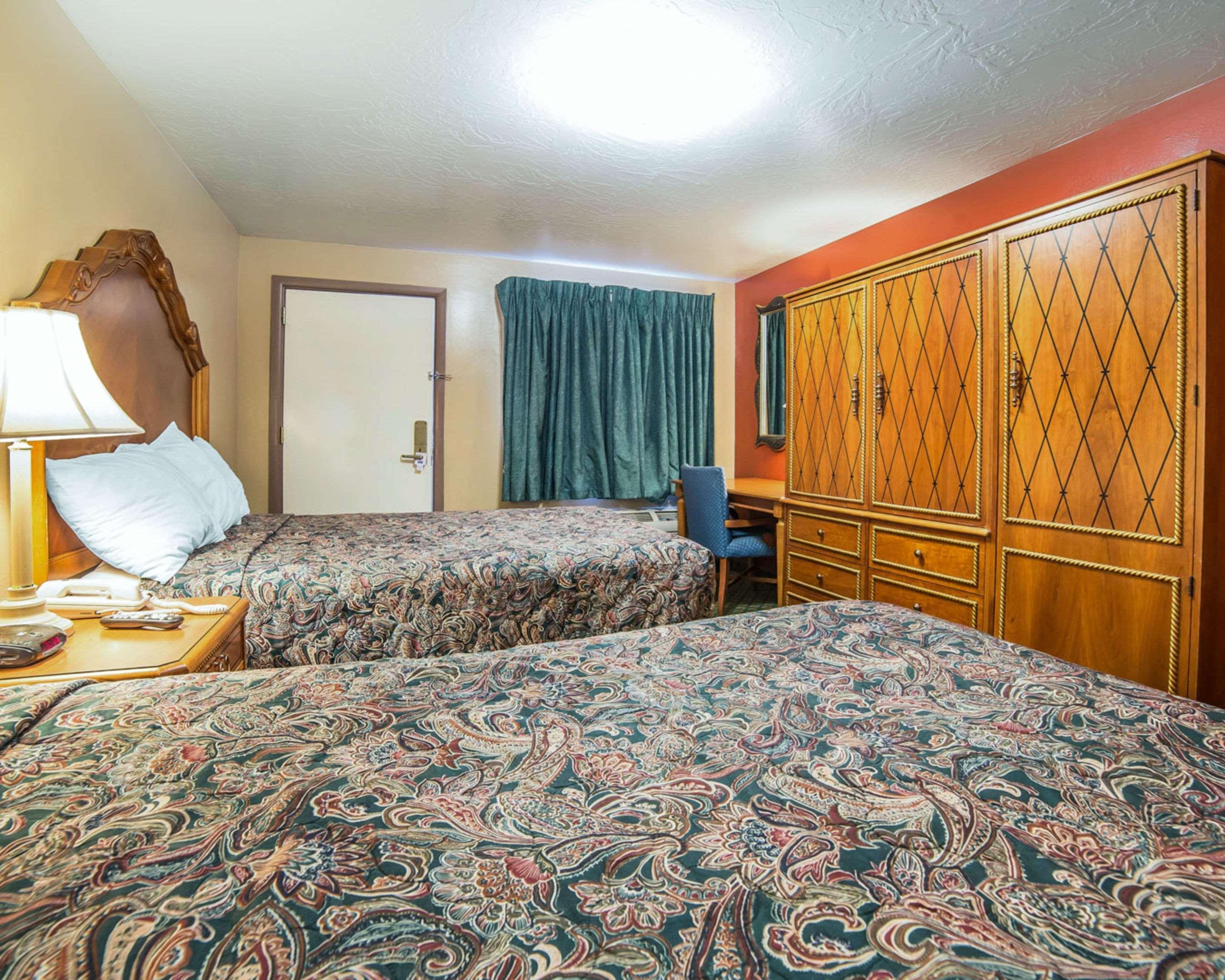 & Hotel Riverton