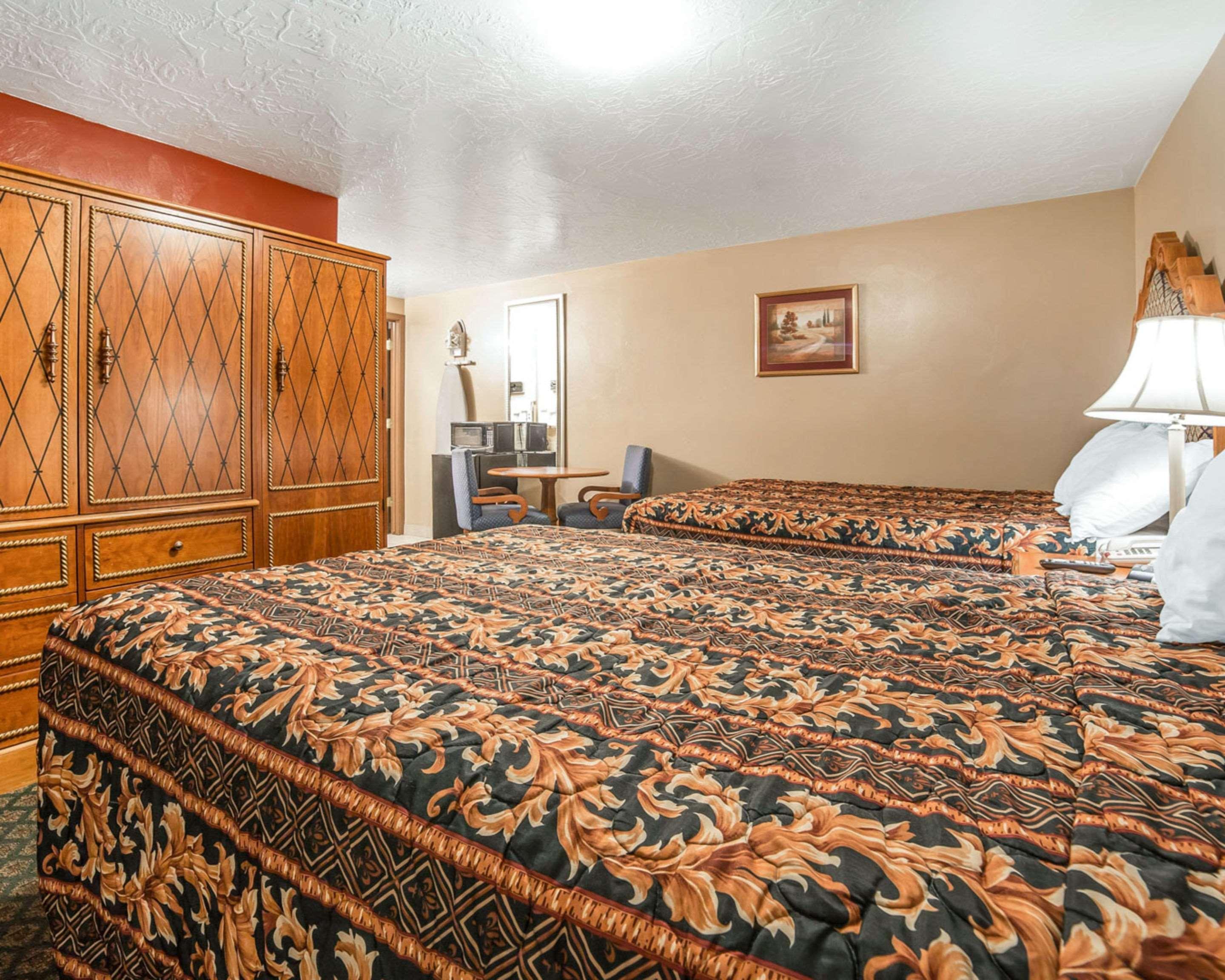 Hotel & 3*