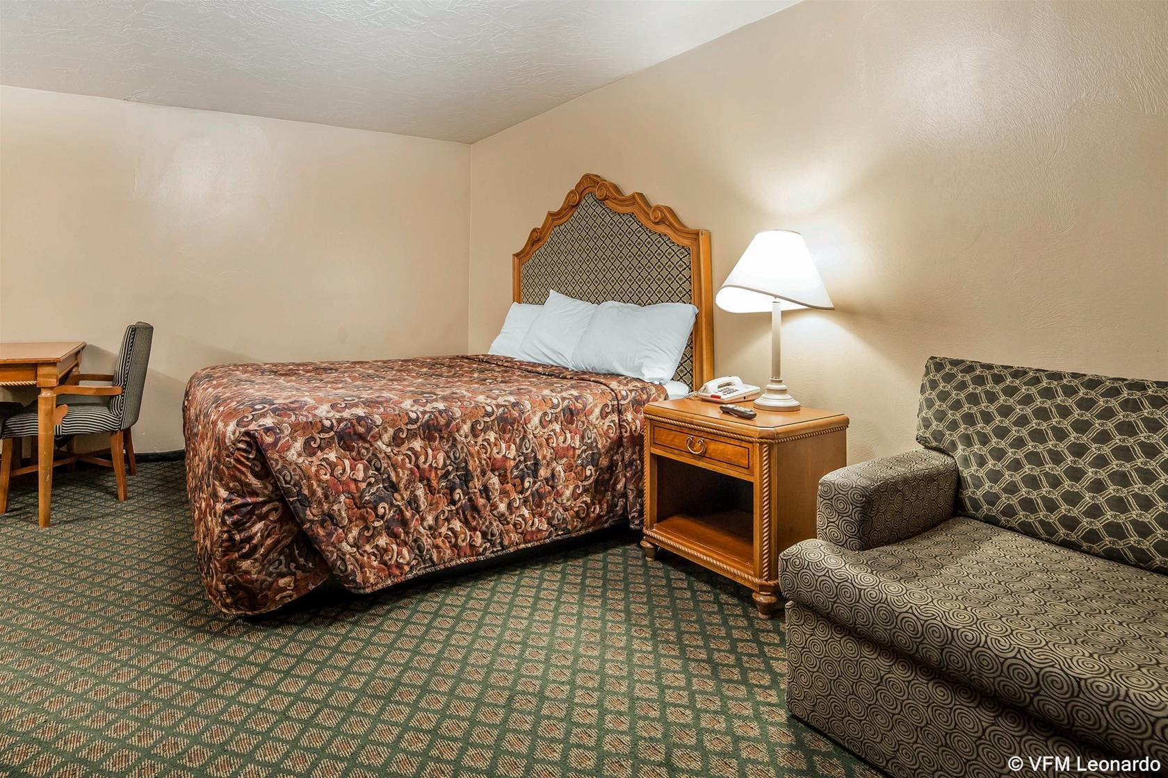 Hotel & Riverton