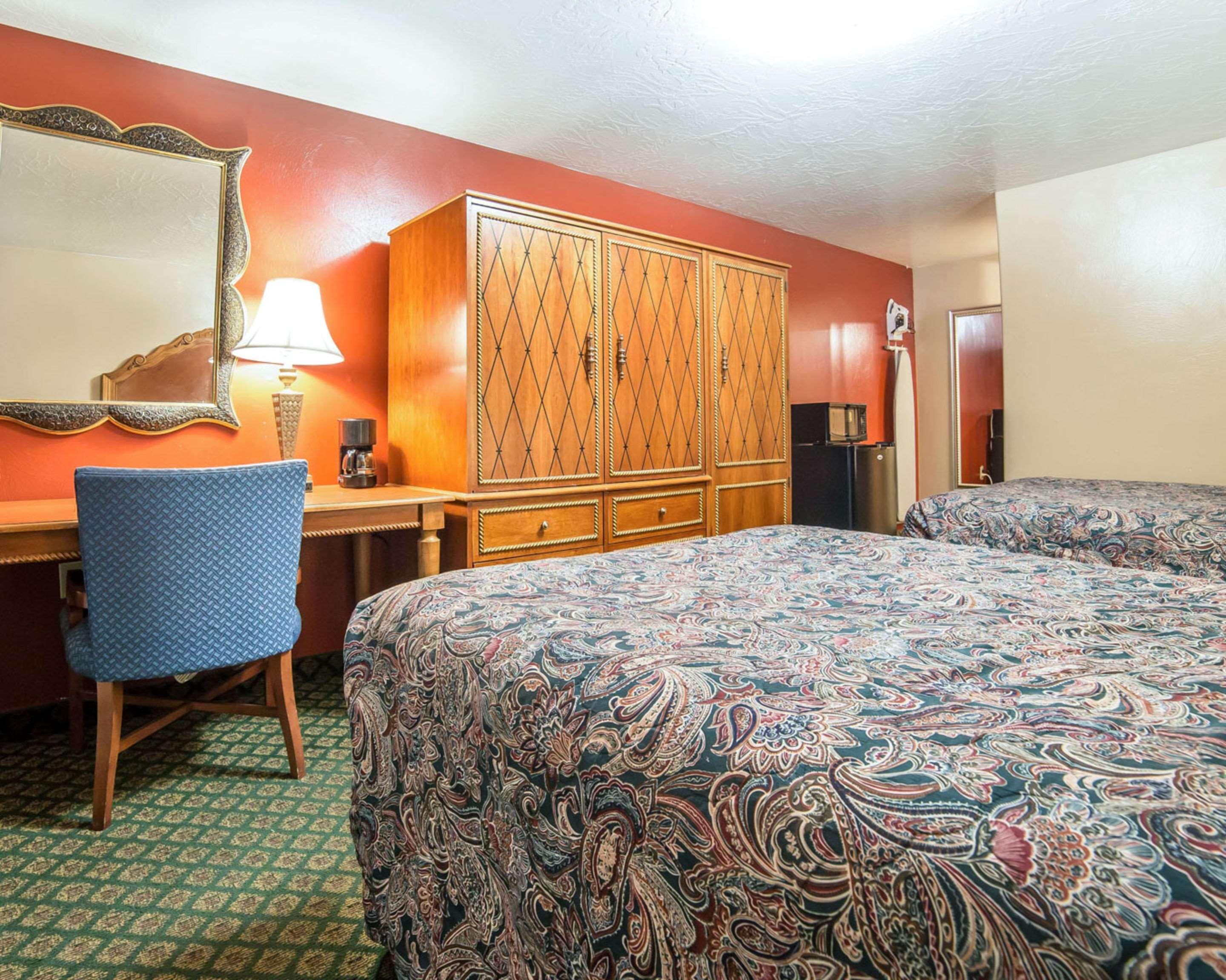& Hotel Riverton