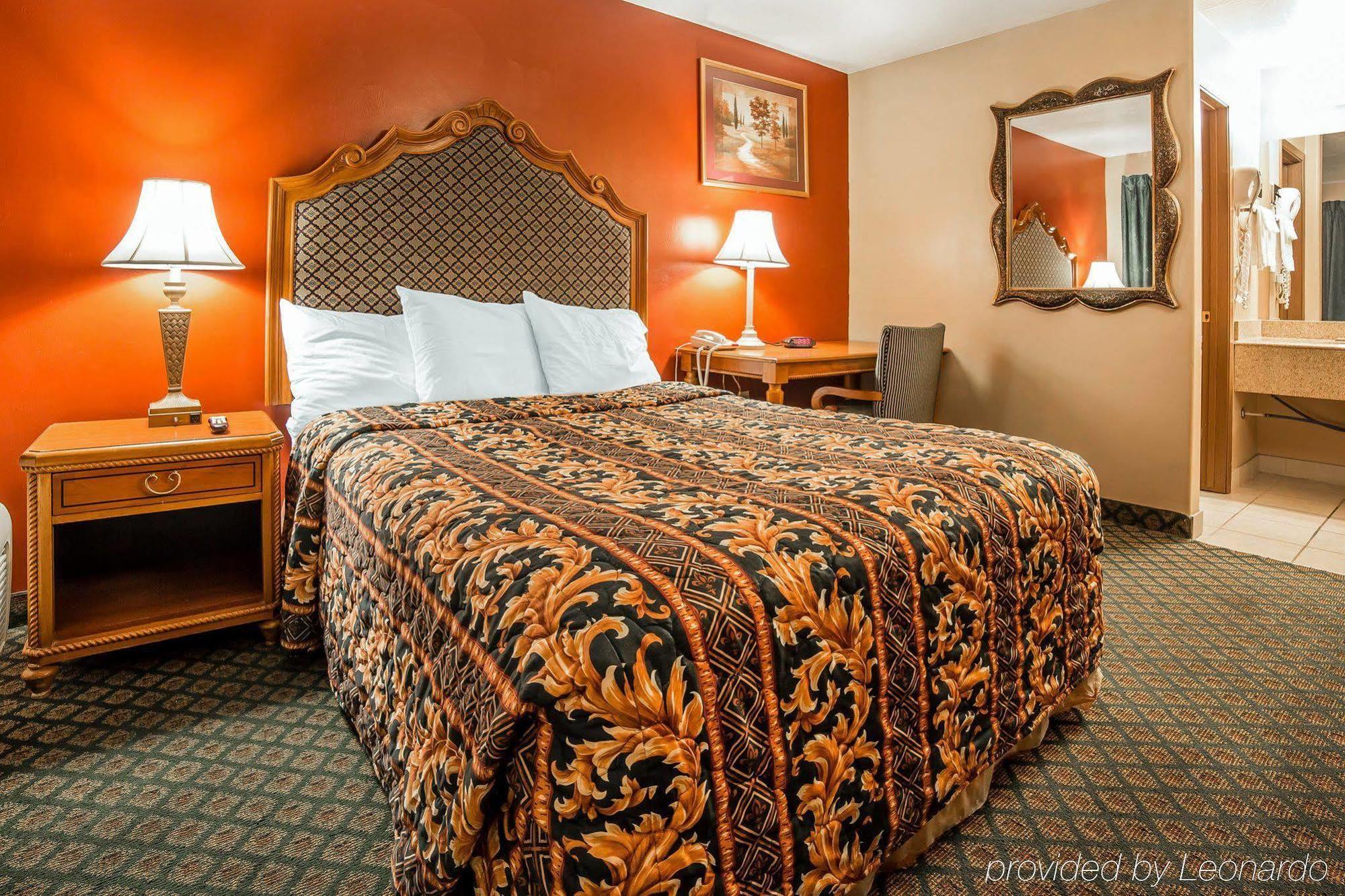 Hotel & Riverton