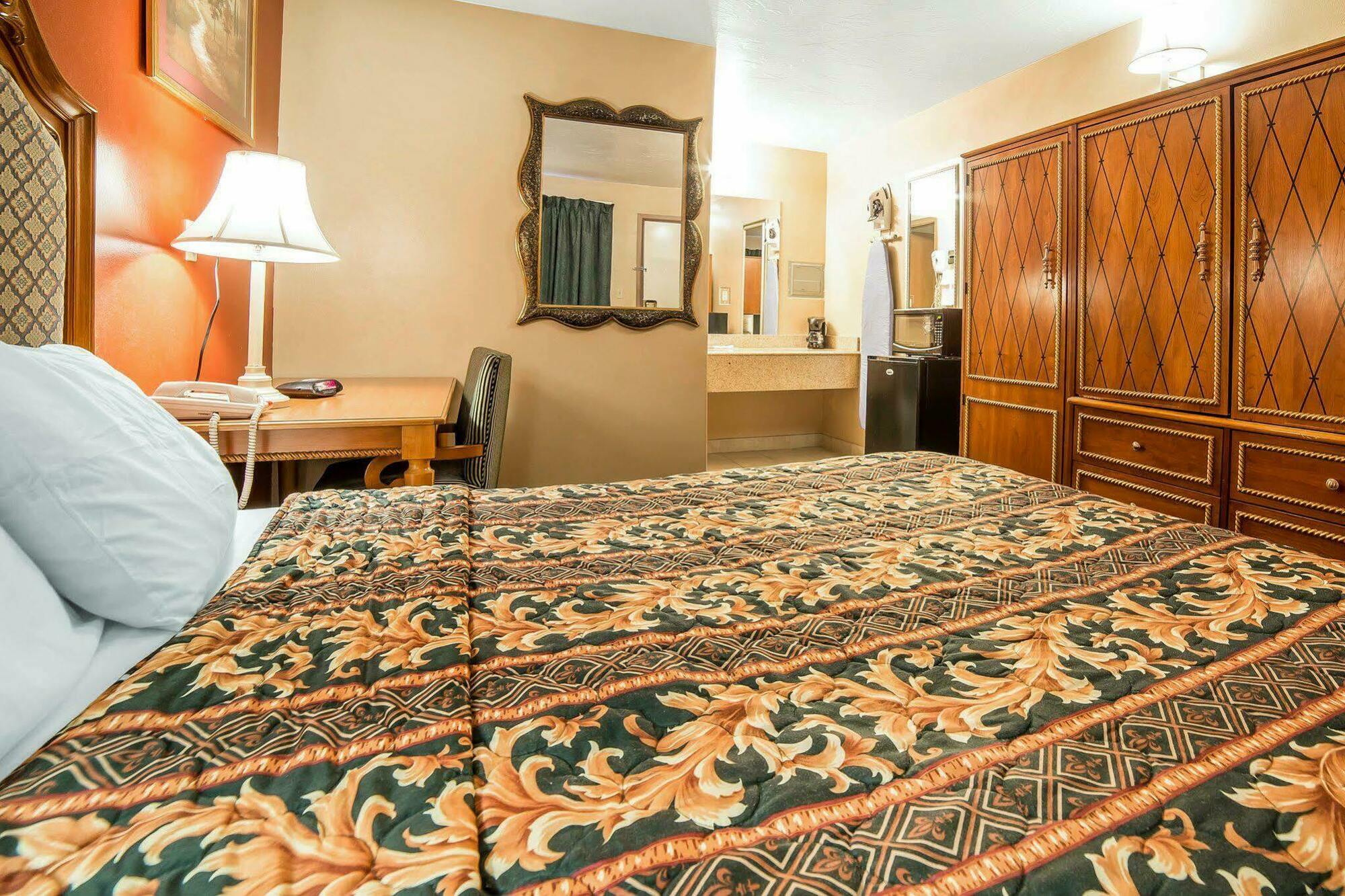 & Hotel